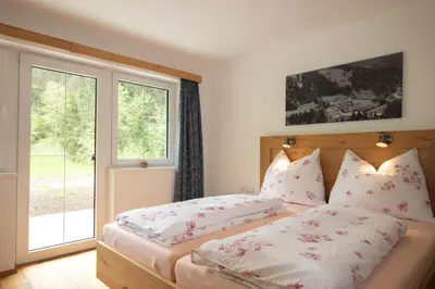 Ein Bett oder Betten in einem Zimmer der Unterkunft Ferienwohnung zur Kundler Klamm by FeWo-Plan WILD010