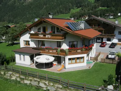 Das Gebäude in dem sich die Ferienwohnung befindet