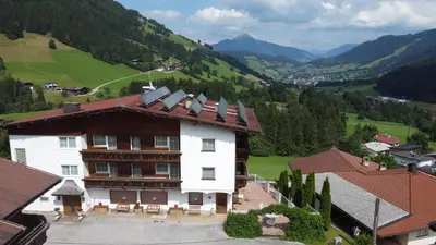 Ein allgemeiner Bergblick oder ein Berglick von der Ferienwohnung aus