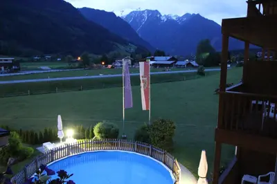 Ein allgemeiner Bergblick oder ein Berglick von des Hotels aus