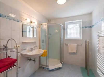 Ein Badezimmer in der Unterkunft Haus Talblick