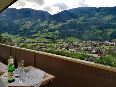 Ein allgemeiner Bergblick oder ein Berglick von der Ferienwohnung aus