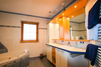 Ein Badezimmer in der Unterkunft Gittis Ferienwohnung Panorama WILD31