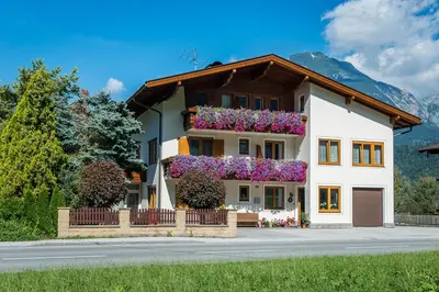 Das Gebäude in dem sich die Pension befindet