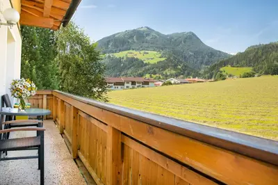 Ein allgemeiner Bergblick oder ein Berglick von der Ferienwohnung aus