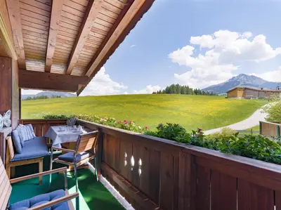 Ein allgemeiner Bergblick oder ein Berglick von der Ferienwohnung aus