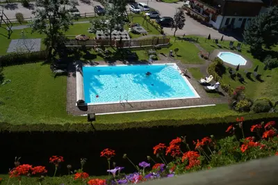 Der Swimmingpool an oder in der Nähe von Landhaus St. Georg