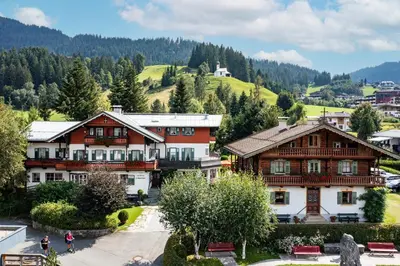Ein allgemeiner Bergblick oder ein Berglick von des Hotels aus