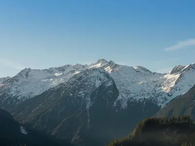 Ein allgemeiner Bergblick oder ein Berglick von der Ferienwohnung aus