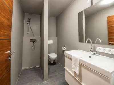 Ein Badezimmer in der Unterkunft Apartment building Ferien, Neukirchen