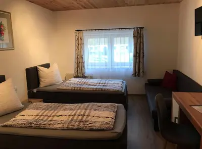 Ein Bett oder Betten in einem Zimmer der Unterkunft Ferienwohnungen Tischlerhof