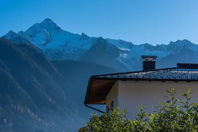 Ein allgemeiner Bergblick oder ein Berglick von der Ferienwohnung aus