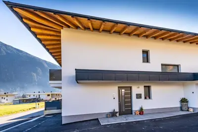 Ein allgemeiner Bergblick oder ein Berglick von der Ferienwohnung aus