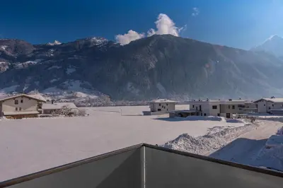 Ein allgemeiner Bergblick oder ein Berglick von der Ferienwohnung aus