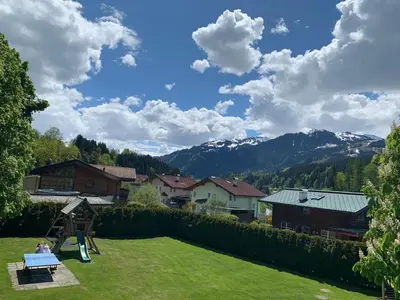 Ein allgemeiner Bergblick oder ein Berglick von des Hotels aus