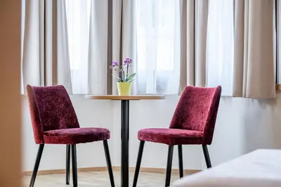 Ein Sitzbereich in der Unterkunft Gasthof Schroll