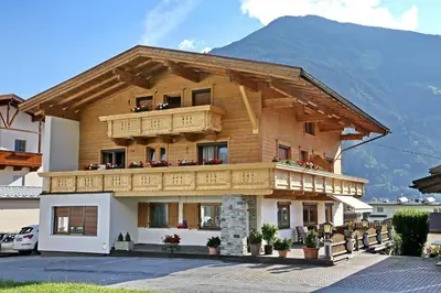 Ein allgemeiner Bergblick oder ein Berglick von der Ferienwohnung aus