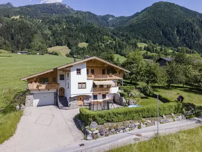 Ein allgemeiner Bergblick oder ein Berglick von der Ferienwohnung aus