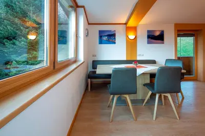 Ein Sitzbereich in der Unterkunft Ferienwohnung Saalbach Fieberbrunn