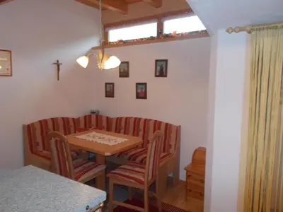 Ein Sitzbereich in der Unterkunft Haus Waldruh