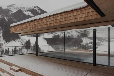 Ein allgemeiner Bergblick oder ein Berglick von des Hotels aus