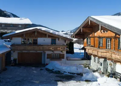 Ein allgemeiner Bergblick oder ein Berglick von des Chalets aus
