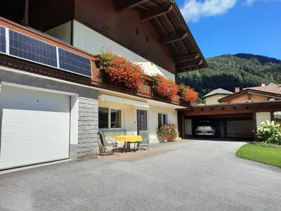 Ein allgemeiner Bergblick oder ein Berglick von der Ferienwohnung aus