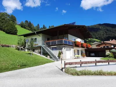 Ein allgemeiner Bergblick oder ein Berglick von der Ferienwohnung aus