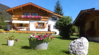 Ein Garten an der Unterkunft Haus Friedl