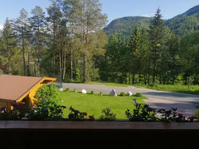 Ein allgemeiner Bergblick oder ein Berglick von der Ferienwohnung aus