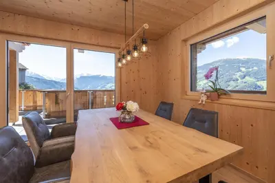 Ein allgemeiner Bergblick oder ein Berglick von der Ferienwohnung aus