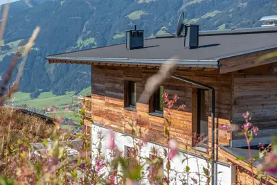 Ein allgemeiner Bergblick oder ein Berglick von der Ferienwohnung aus