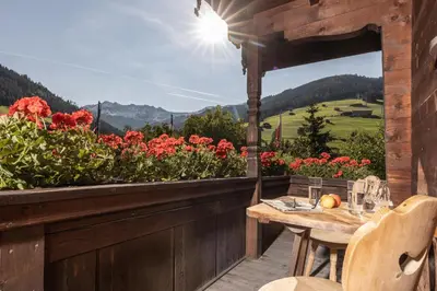 Ein allgemeiner Bergblick oder ein Berglick von der Ferienwohnung aus