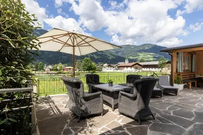 Ein allgemeiner Bergblick oder ein Berglick von des Chalets aus