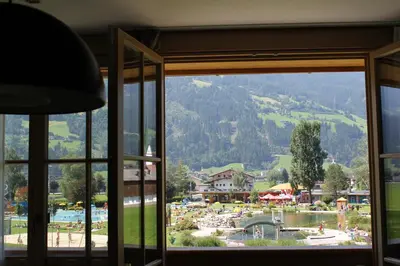 Ein allgemeiner Bergblick oder ein Berglick von des Chalets aus