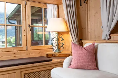 Ein Sitzbereich in der Unterkunft Chalet Dorfbäck