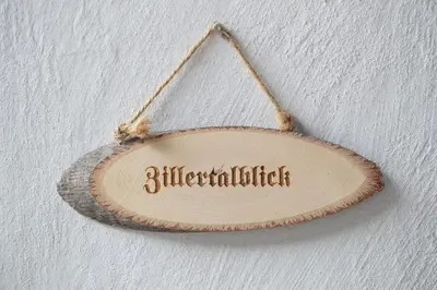 Ein Zertifikat, Auszeichnung, Logo oder anderes Dokument, das in der Unterkunft Kama Alm ausgestellt ist