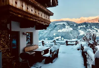 Ein allgemeiner Bergblick oder ein Berglick von des Chalets aus