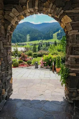 Ein allgemeiner Bergblick oder ein Berglick von des Bed & Breakfasts aus