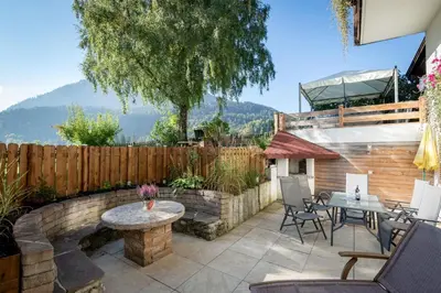 Ein allgemeiner Bergblick oder ein Berglick von der Ferienwohnung aus