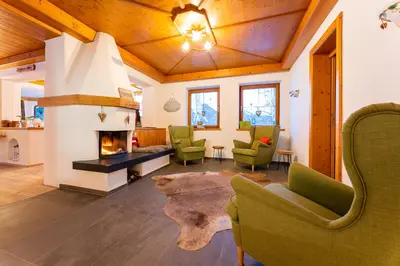 Ein Sitzbereich in der Unterkunft Hotel Frohnatur