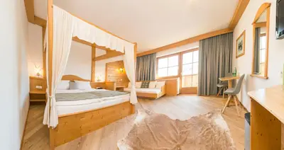 Ein Bett oder Betten in einem Zimmer der Unterkunft Hotel Frohnatur