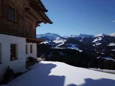 Ein allgemeiner Bergblick oder ein Berglick von der Ferienwohnung aus