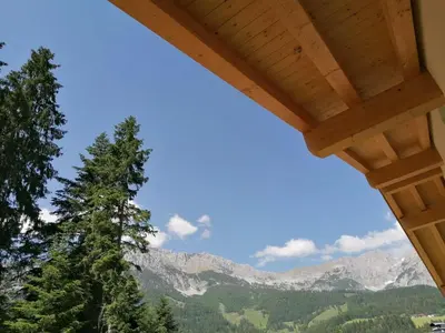 Ein allgemeiner Bergblick oder ein Berglick von der Ferienwohnung aus