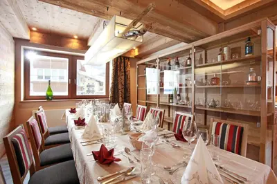 Ein Restaurant oder anderes Speiselokal in der Unterkunft Hotel Bechlwirt