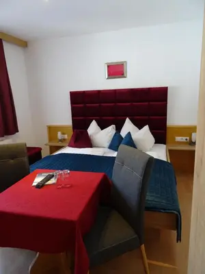 Ein Bett oder Betten in einem Zimmer der Unterkunft Hotel Restaurant Rosengarten