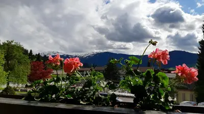 Ein allgemeiner Bergblick oder ein Berglick von der Ferienwohnung aus