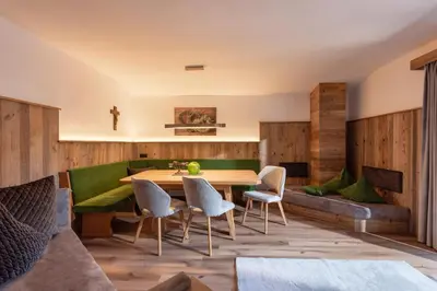 Ein Sitzbereich in der Unterkunft Appartement Andrea Hauser - Riedltischler