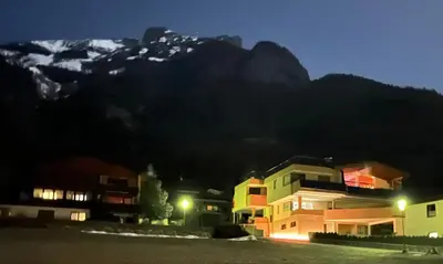 Ein allgemeiner Bergblick oder ein Berglick von der Ferienwohnung aus