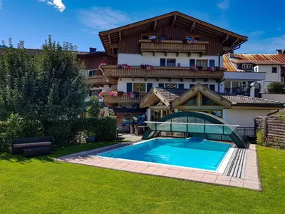 Der Swimmingpool an oder in der Nähe von Hotel in the HEART of the Alps